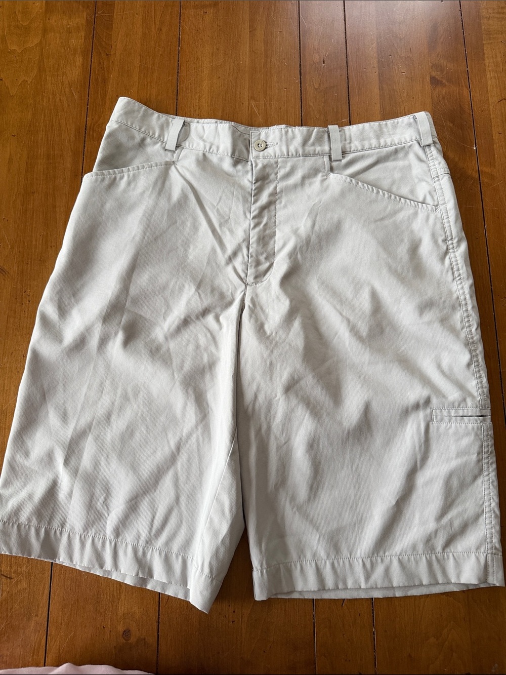 Nike Men's Beige Flat-Front Dri-Fit Golf Shorts
